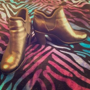 Black Clark’s booties